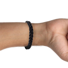 Cargar imagen en el visor de la galería, Pulsera en Trenza de Cuero con Broche Capsula Caballero