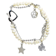 Cargar imagen en el visor de la galería, Pulsera de Perlas Dijes Broche de Corazon Mujer