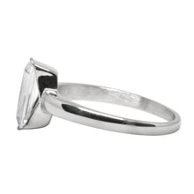 Cargar imagen en el visor de la galería, Anillo Solitario con Piedra Rectangular Acero Inoxidable