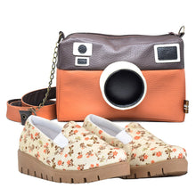 Cargar imagen en el visor de la galería, Conjunto de Bolsa Cartera Cámara 3D Rectangular Café Naranja y Zapatos Tenis Floreados