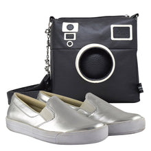 Cargar imagen en el visor de la galería, Conjunto Bolsa Cartera Cámara 3D Cuadrada Negro y Zapatos Tenis Metálicos