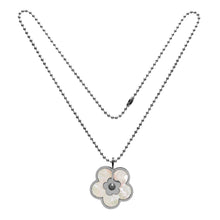 Cargar imagen en el visor de la galería, Collar con Dije Flor de Concha Acero Inoxidable