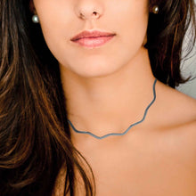 Cargar imagen en el visor de la galería, Gargantilla Collar Omega Ondulado Acero Inoxidable Mujer