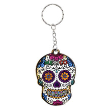 Cargar imagen en el visor de la galería, 6 Llaveros MDF Artesanales Diseños Varios Calaveras