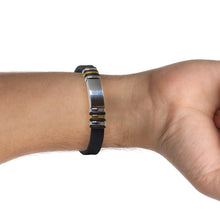 Cargar imagen en el visor de la galería, Pulsera Caucho Placas Plateadas y Doradas Acero Inoxidable