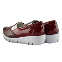 Cargar imagen en el visor de la galería, Tenis Altos Zapatos Charol Guinda con Textura Calzado Rojas